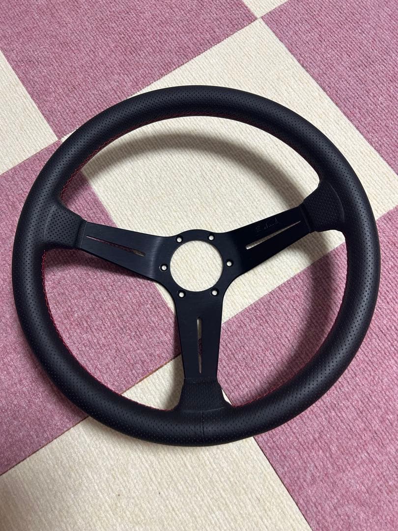月末まで値下げ！正規品ナルディディープコーンステアリングφ35 レッドステッチ