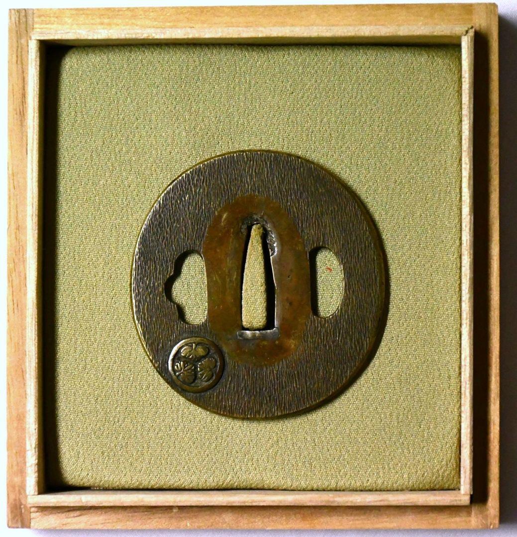 葵紋図鐔　赤銅地　無銘　安田　時代鍔