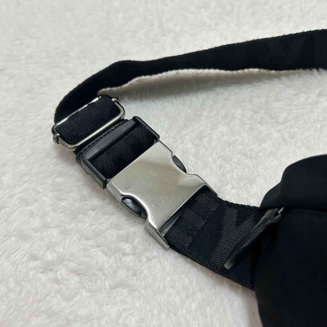 【極美品】ステラマッカートニー　ボディバッグ　ロゴベルト　ブラック