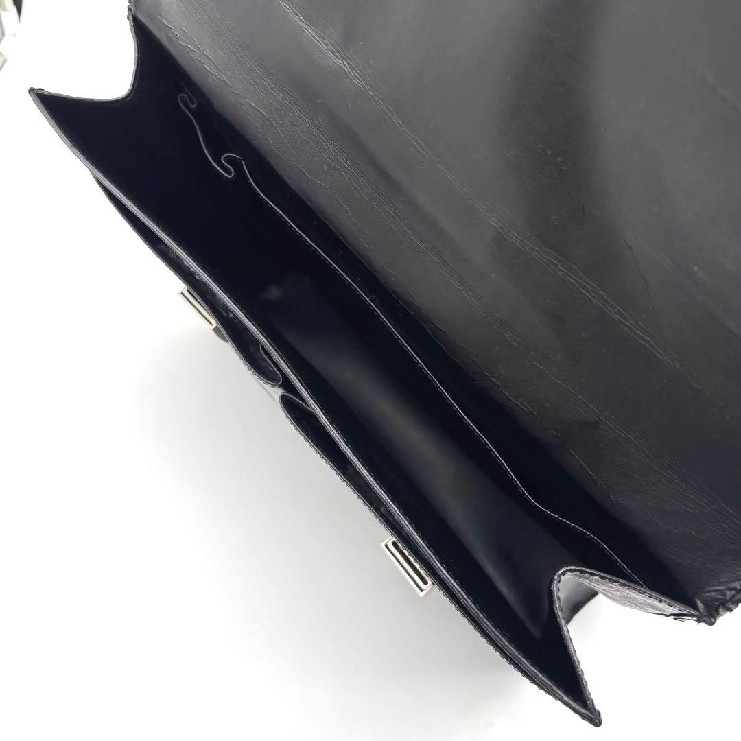 LOUIS VUITTON　ルイヴィトン　セルヴィエット　カザン　タイガ　レザー