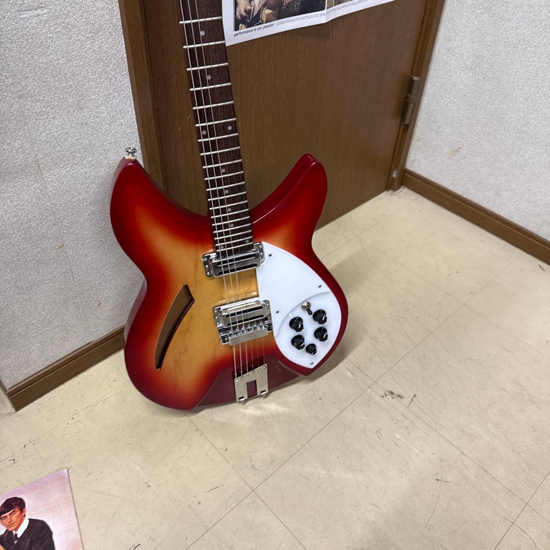 Rickenbacker 330 タイプ 　エレキギター レッドグラデーション