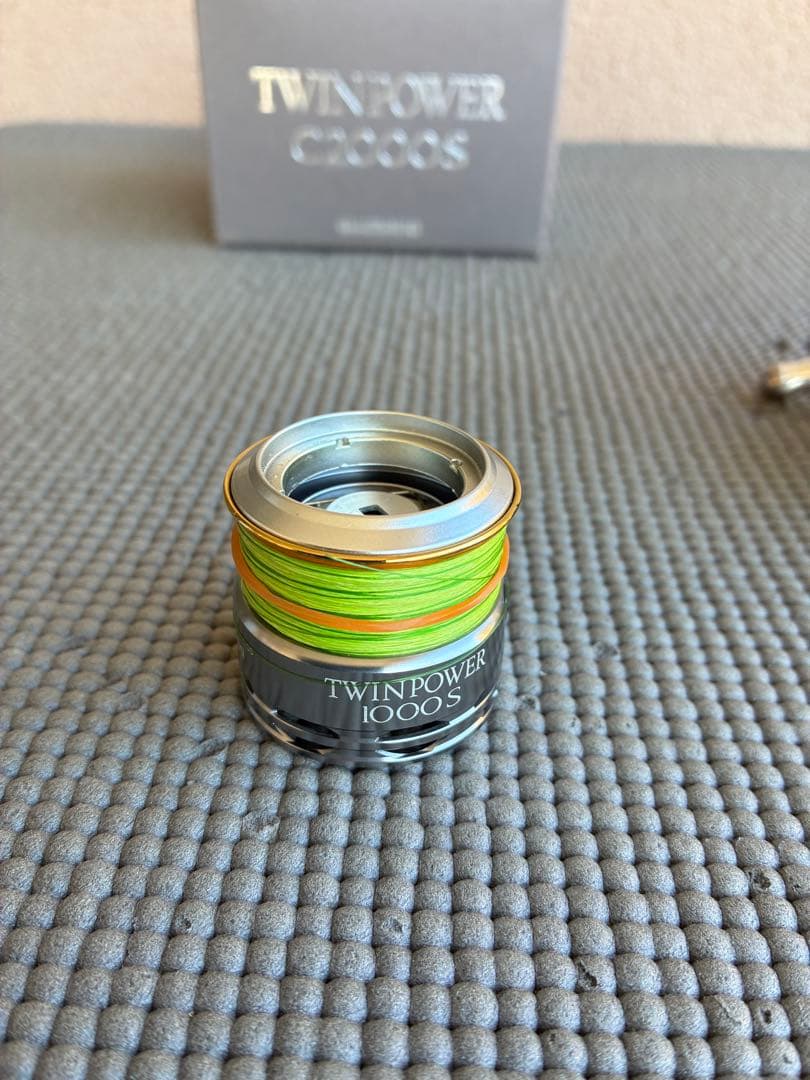 Shimano 11ツインパワーC2000S C 1000Sスプール付き