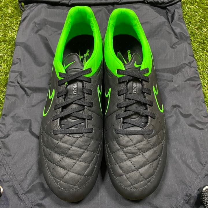 サッカースパイク ナイキ ティエンポ レジェンド Ⅴ FG
