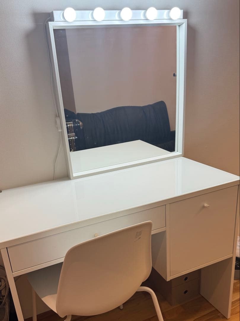 IKEA ドレッサー LED照明付き
