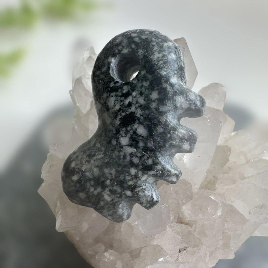 遠野の石　高波動霊石　龍神石　感謝の石　奇跡石　タテガミ勾玉　一ノ型