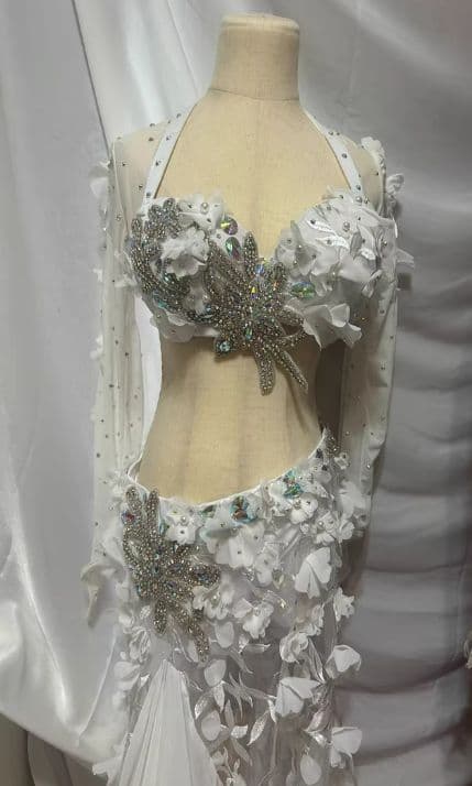 お得 美品 ベリーダンス衣装 ブラスカートセット M 白 モチーフ コスチューム