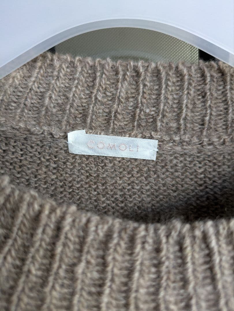 COMOLI カシミヤクルーネックニット サイズ3　未使用タグ付き