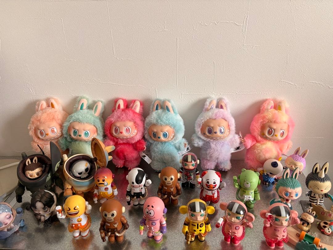 POPMART ラブブ、モリー等　フィギュアセット