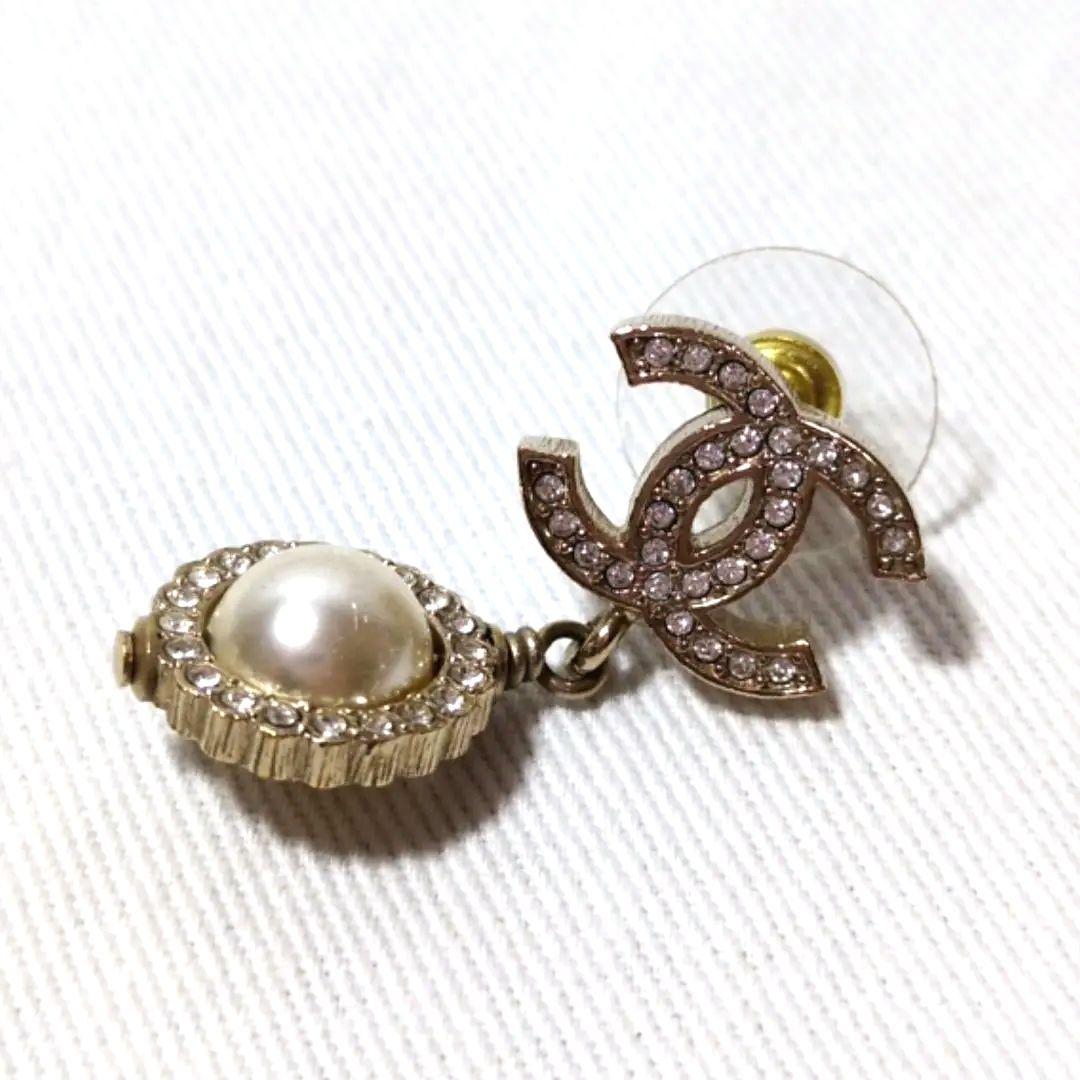 片耳　良品　シャネル　ゴールド　ラインストーン　ココマーク　ピアス　B21V