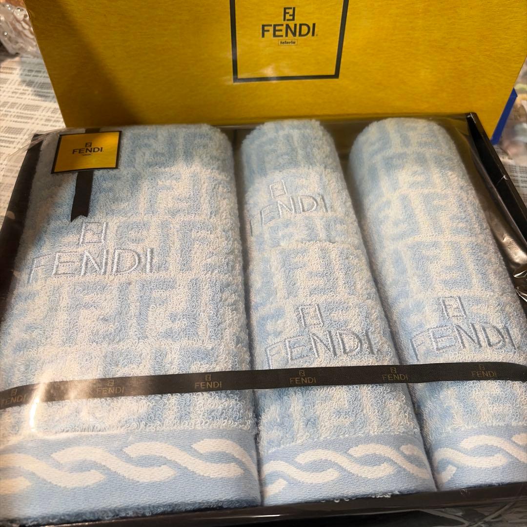 バスタオル　ハンドタオル　フェイスタオル2枚だと思います フェンディ　FENDI