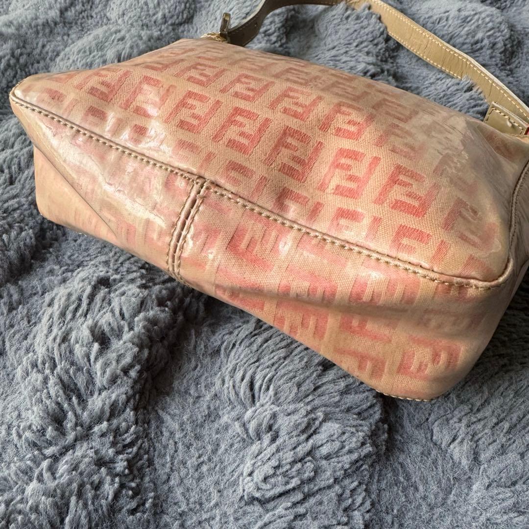 FENDI ハンドバッグ ズッカ柄 ピンク エナメル トップハンドル ズッキーノ