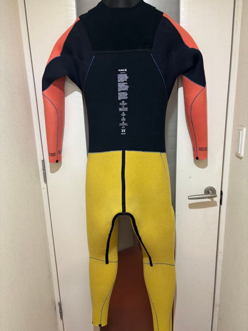 使用少なめ！　Hurley　セミドライ　チェストジップ　XLサイズ相当　日本製