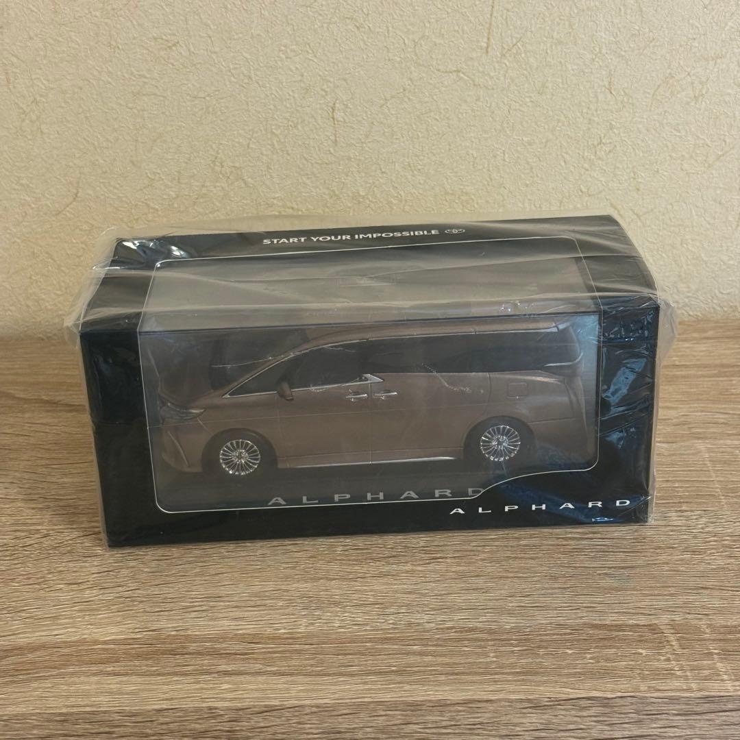 【非売品】トヨタ アルファード プレシャスレオブロンド1/30 ミニカー
