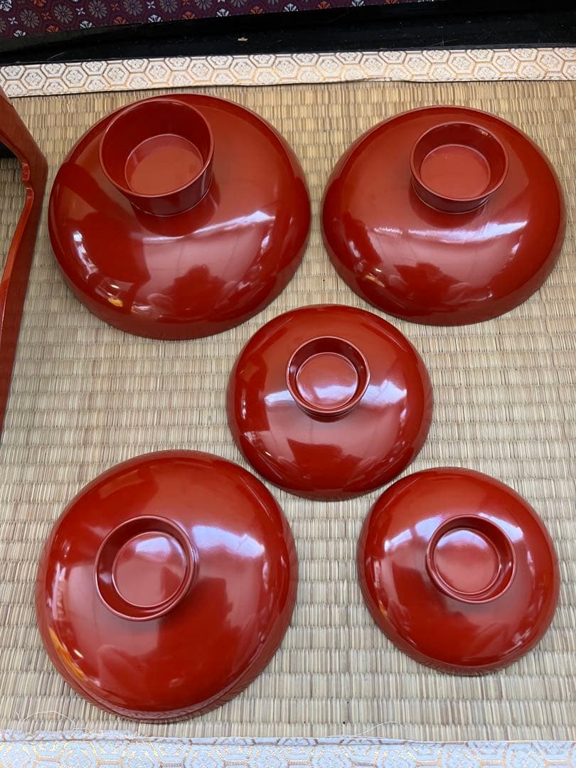 朱塗沈金鶴亀松竹梅文　盃台　五ツ組盃　木箱付　明治時代