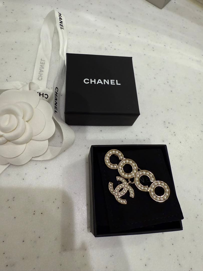 CHANEL COCOロゴブローチ