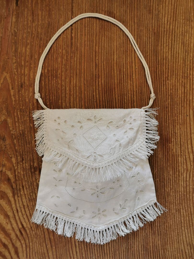 アンティーク 初聖体式 美しいアイレット白糸花刺繍 フリンジ付オモニエールバッグ