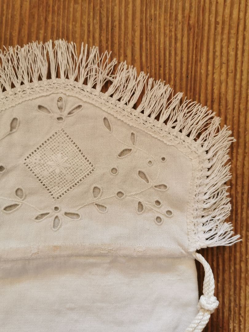 アンティーク 初聖体式 美しいアイレット白糸花刺繍 フリンジ付オモニエールバッグ