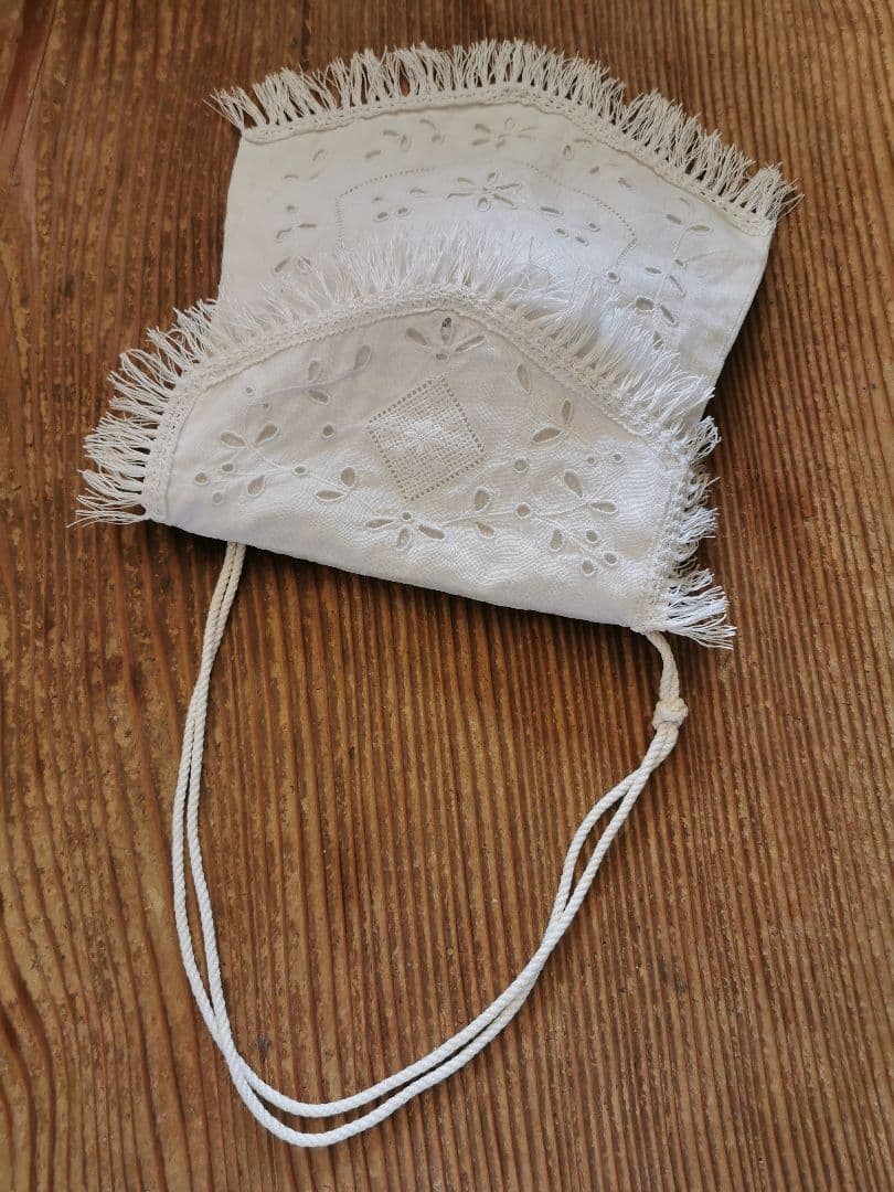 アンティーク 初聖体式 美しいアイレット白糸花刺繍 フリンジ付オモニエールバッグ