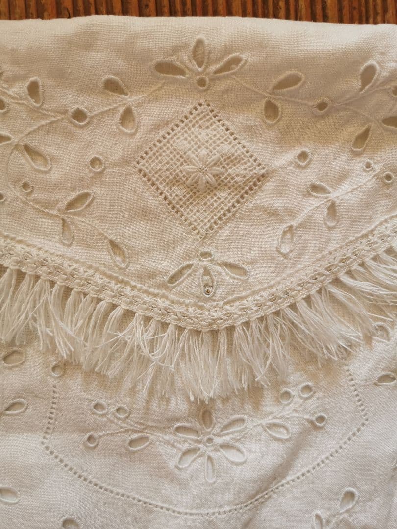 アンティーク 初聖体式 美しいアイレット白糸花刺繍 フリンジ付オモニエールバッグ