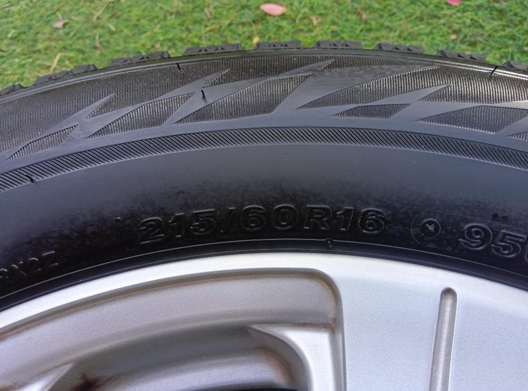 スタッドレスタイヤ　BS BLIZZAK VRX2　215/60R/16　４本