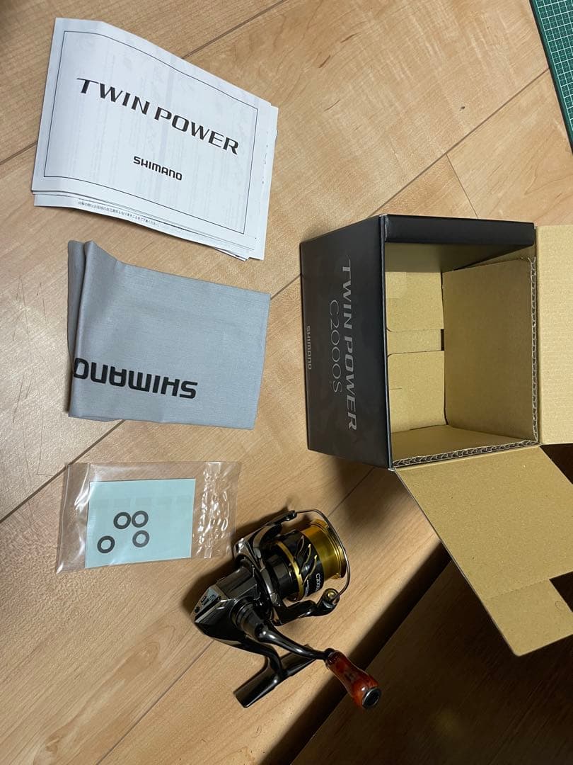 リール SHIMANO 20TWIN POWER C2000S