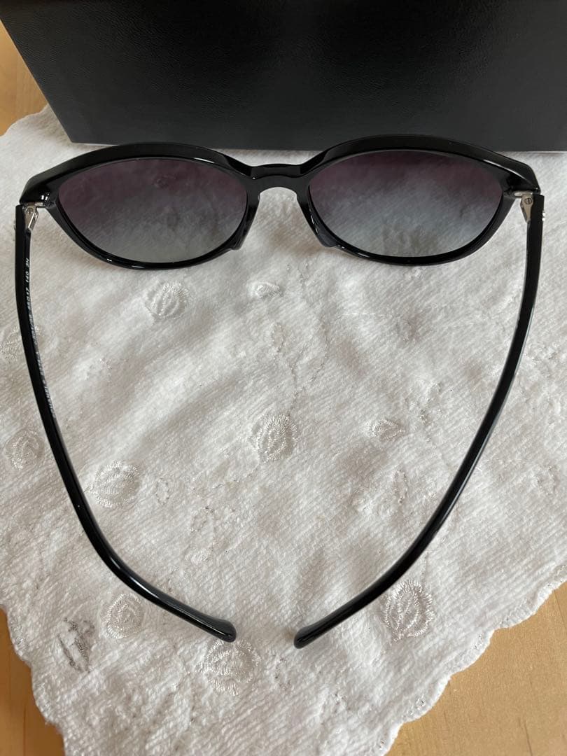 いちごみるくCHANEL キャットアイサングラス ブラック