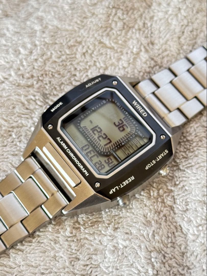 【一番人気の銀x黒】しかもステンブレス・デジボーグ復刻・セイコーWIRED美品