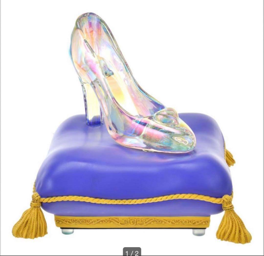 ディズニーストア シンデレラ フィギュア ライトアップ ガラスの靴 75th