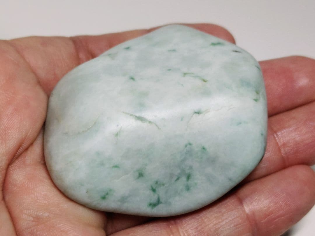 糸魚川158 翡翠 121g ヒスイ 原石 鑑賞石 自然石 誕生石 鉱物 鉱石