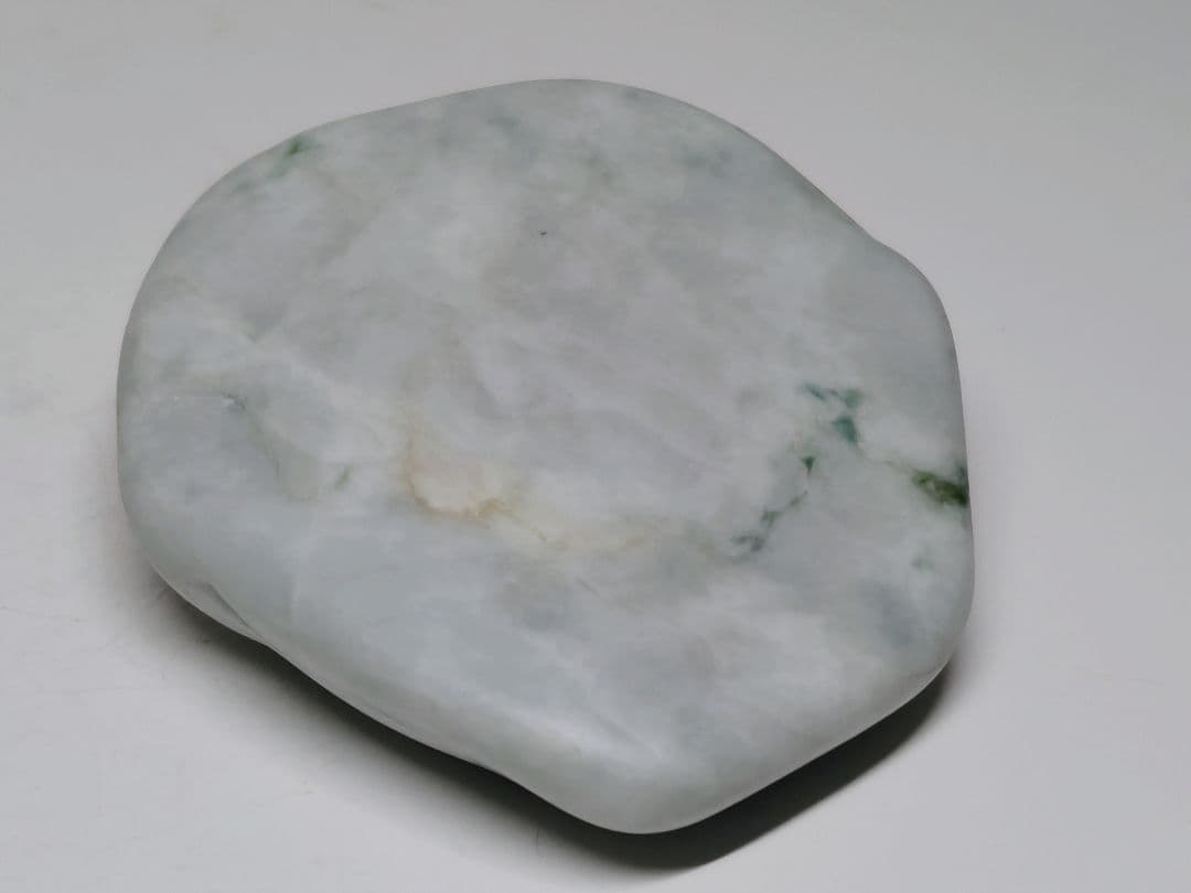 糸魚川158 翡翠 121g ヒスイ 原石 鑑賞石 自然石 誕生石 鉱物 鉱石