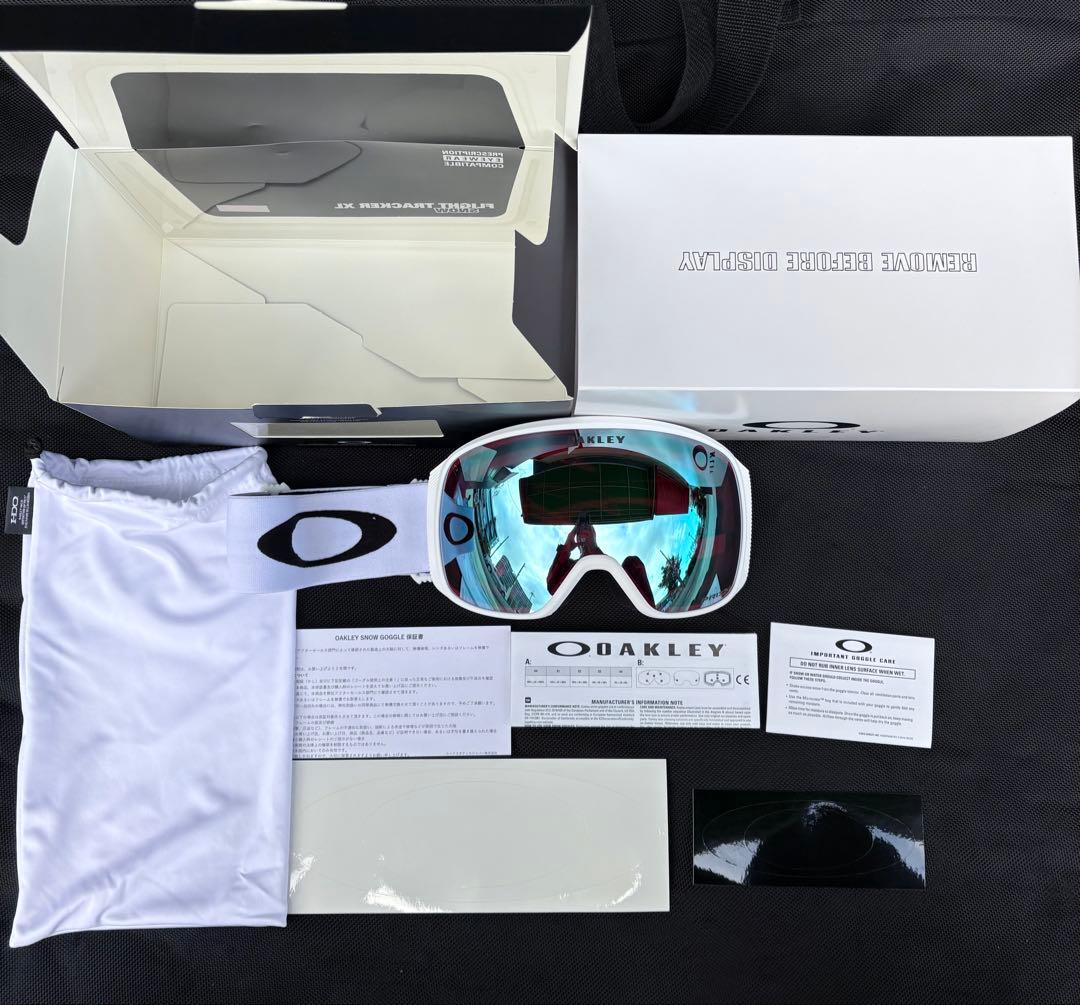 新品未使用‼️オークリー　フライトトラッカーXL