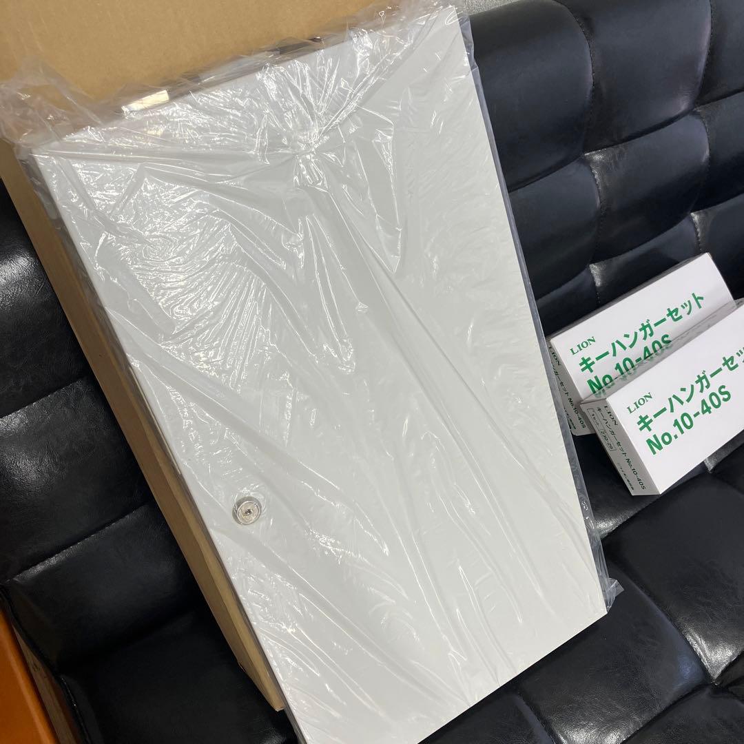 未開封品　ライオン事務器 キーボックス 壁掛 No.80KB 2面 80個掛用