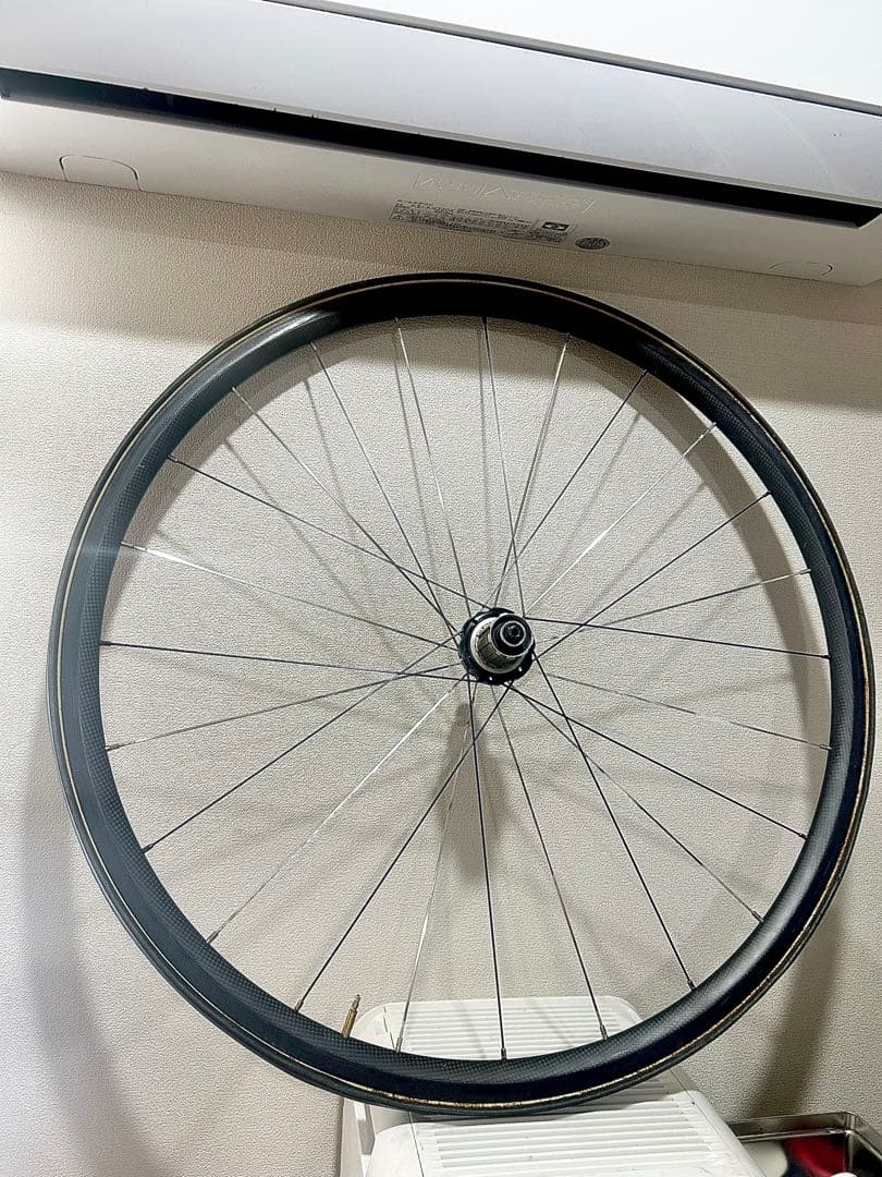 【カーボン製 完組ホイール】 軽量950g！クラック有チューブラータイヤ付