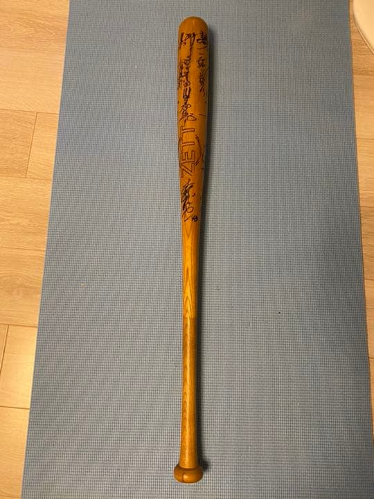 広島東洋カープ　山本浩二さんサイン寄せ書きバット