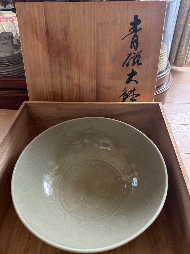 元明時代 青磁 龍泉窯刻花文？　唐物　木箱付き