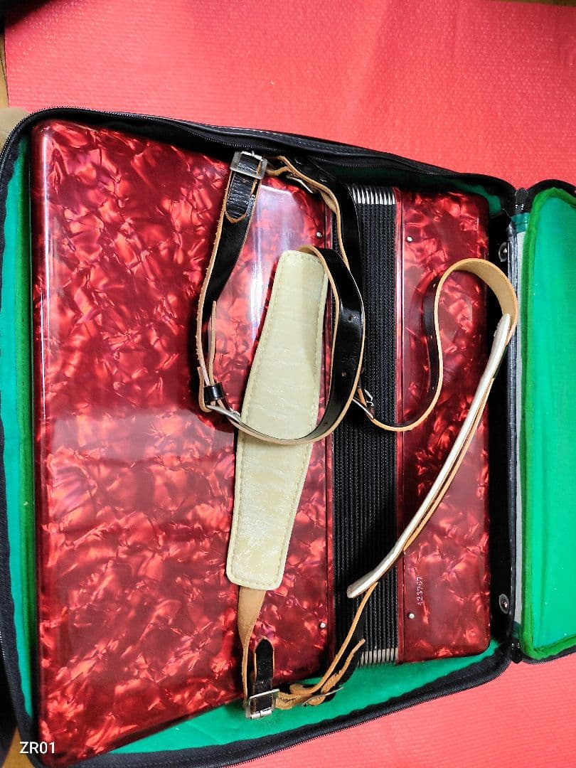 YAMAHA アコーディオン 赤 マーブル模様