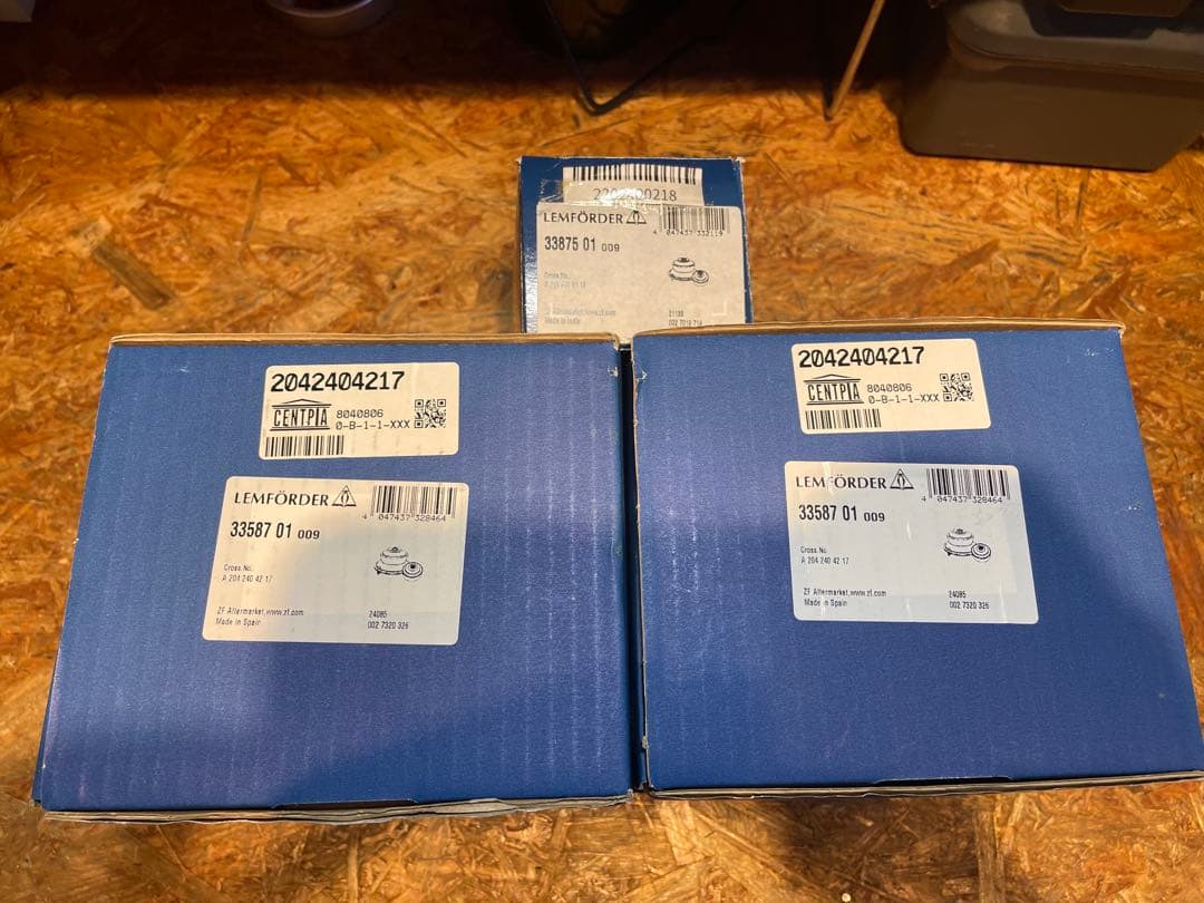 メルセデスベンツ　W204 エンジンマウント ミッションマウント　セット販売