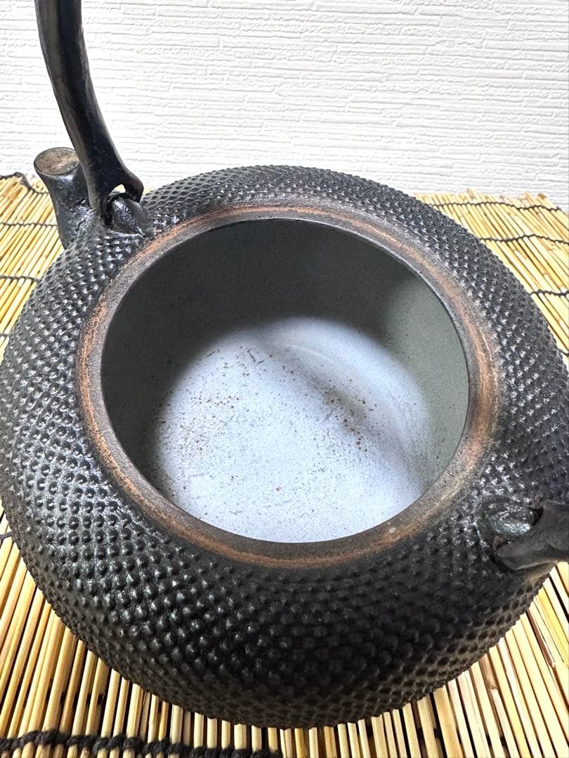 ＵＳＥＤ品 南部岩鋳造 １０型 丸平アラレ 南部鉄瓶　南部鉄器 鉄瓶