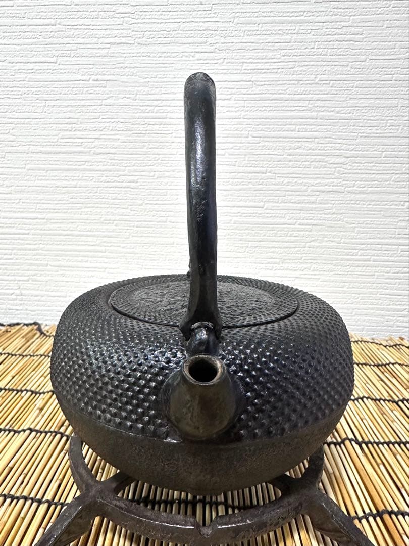 ＵＳＥＤ品 南部岩鋳造 １０型 丸平アラレ 南部鉄瓶　南部鉄器 鉄瓶