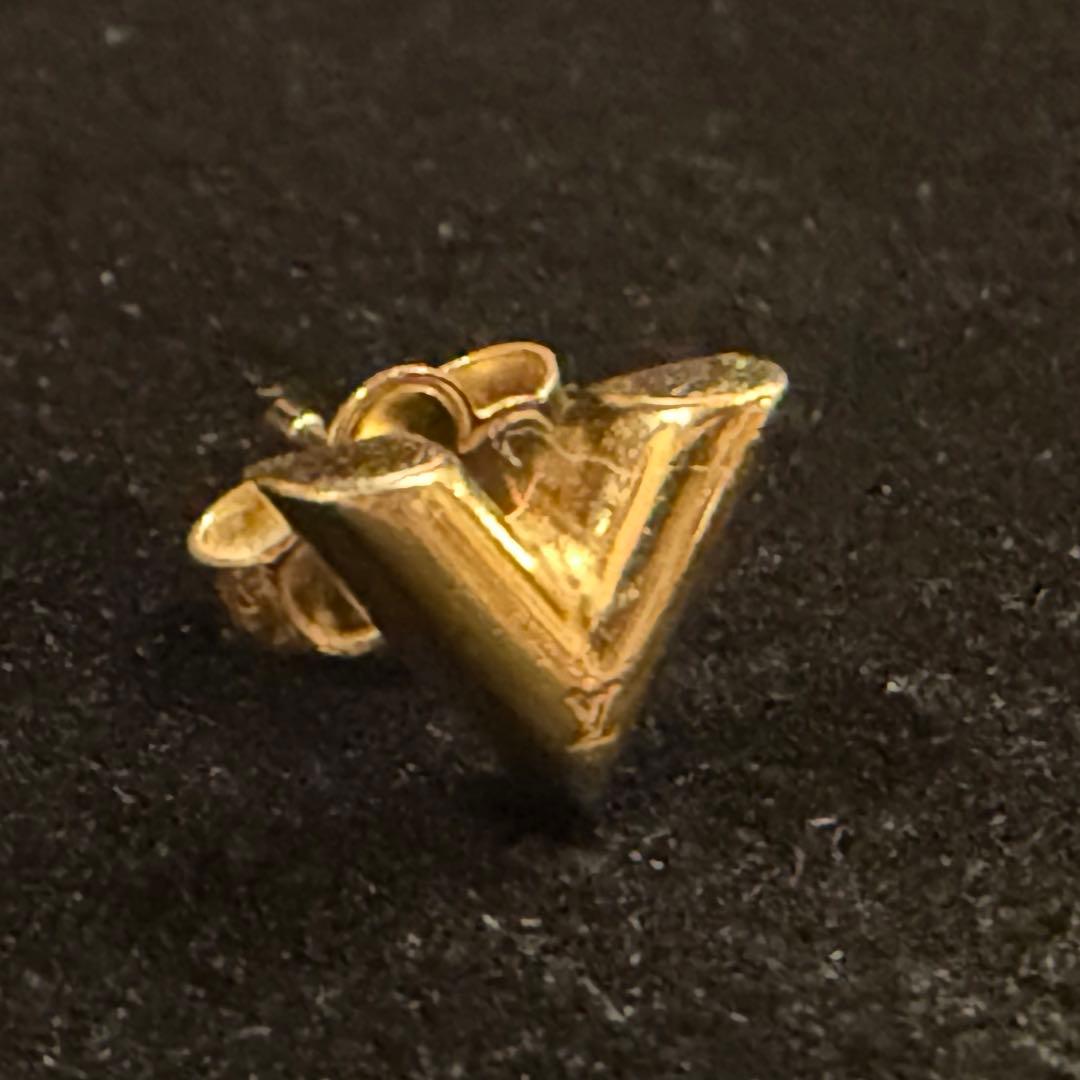 ルイヴィトン LOUIS VUITTON エッセンシャル V ピアス 片方のみ