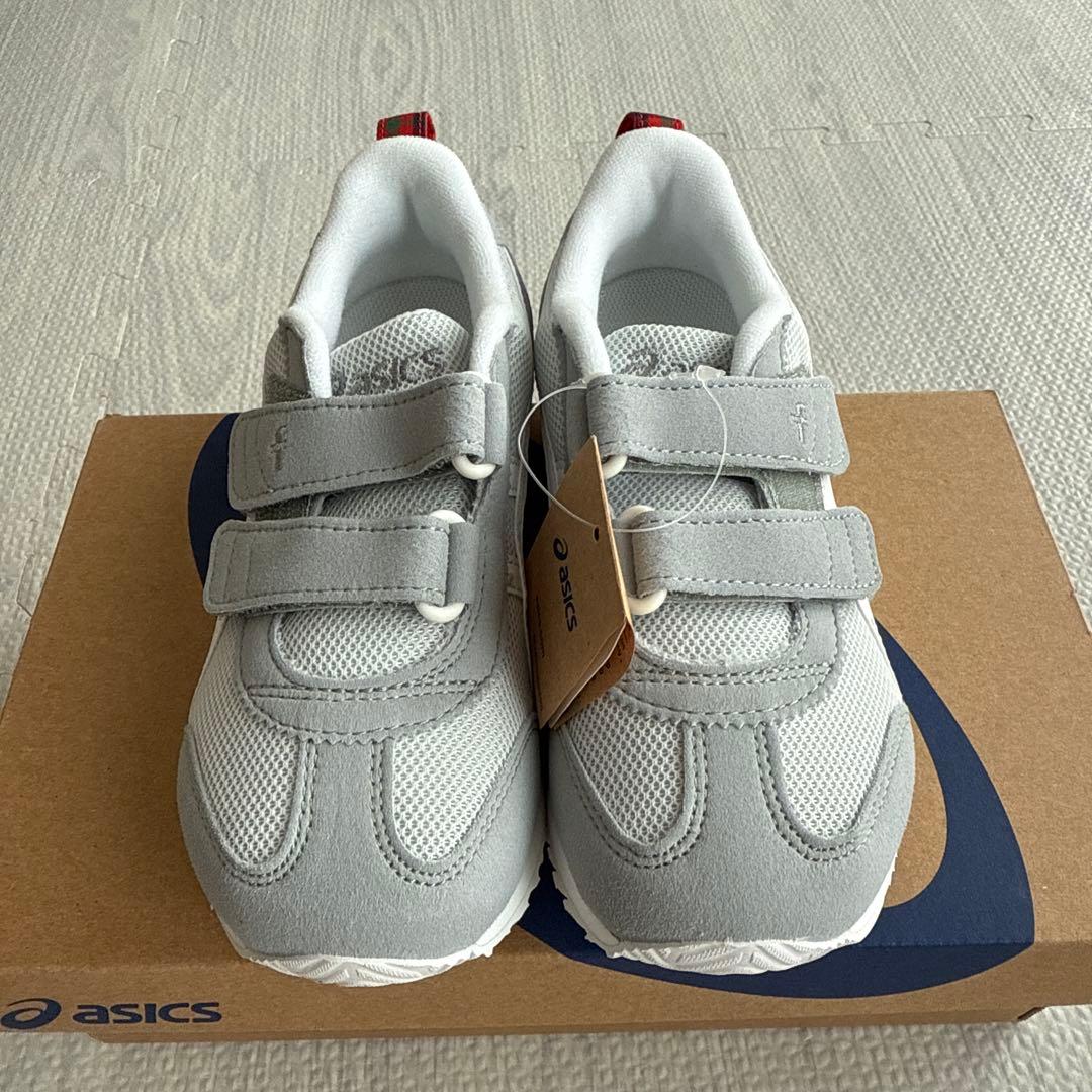 【値下】新品　ファミリアasicsスニーカー　18.5cm