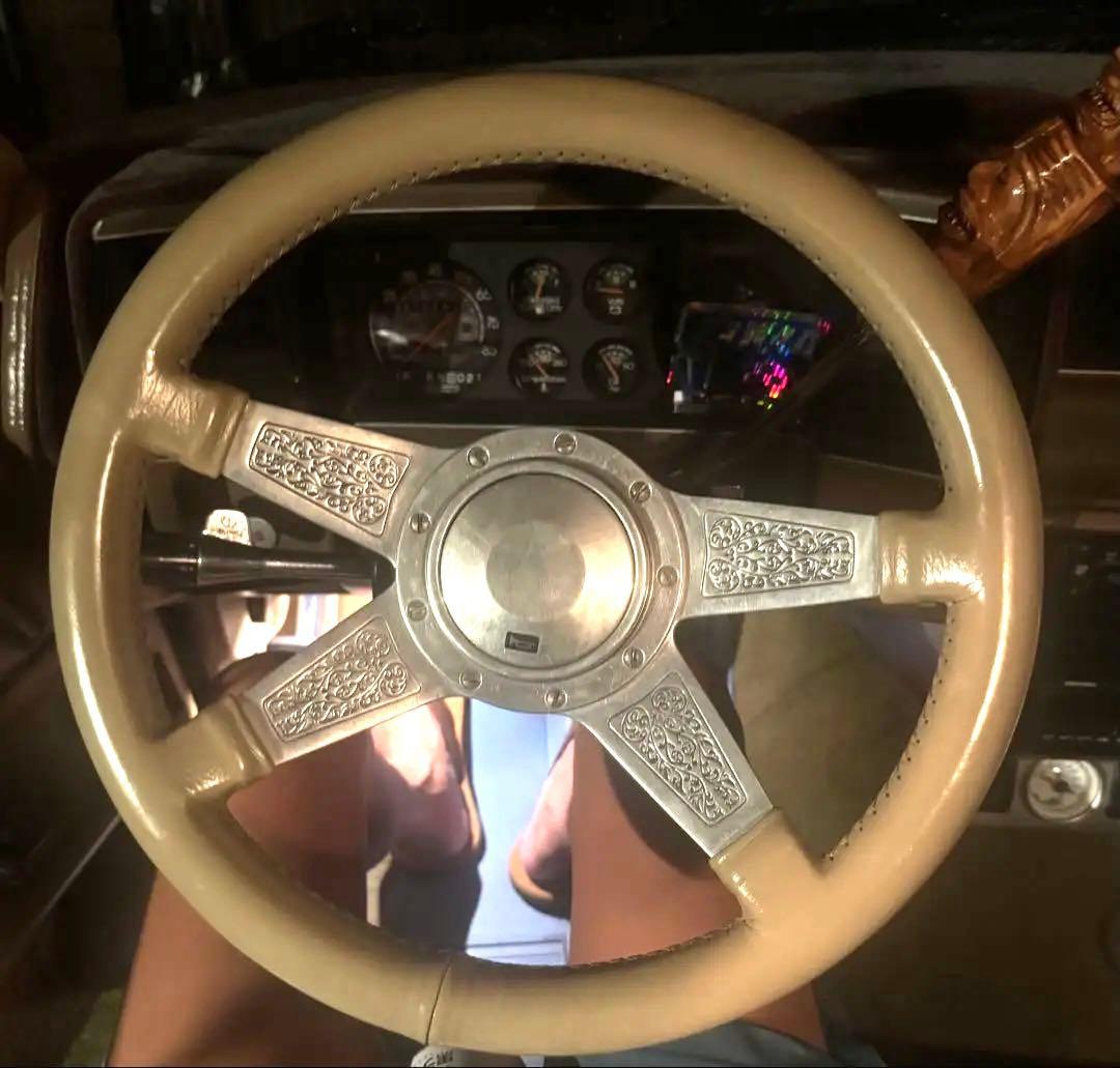 レカラ　ガンスミス　ベージュ ステアリングホイール 4本スポーク