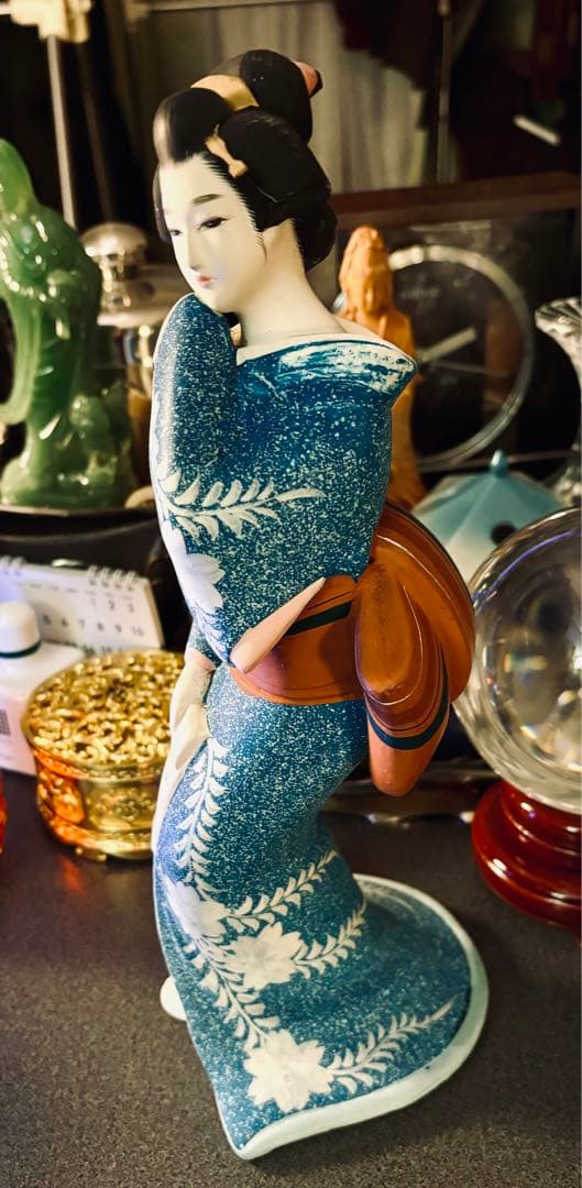 ☆50年前の美しい清らかな青色花柄の博多日本人形、絶品です！