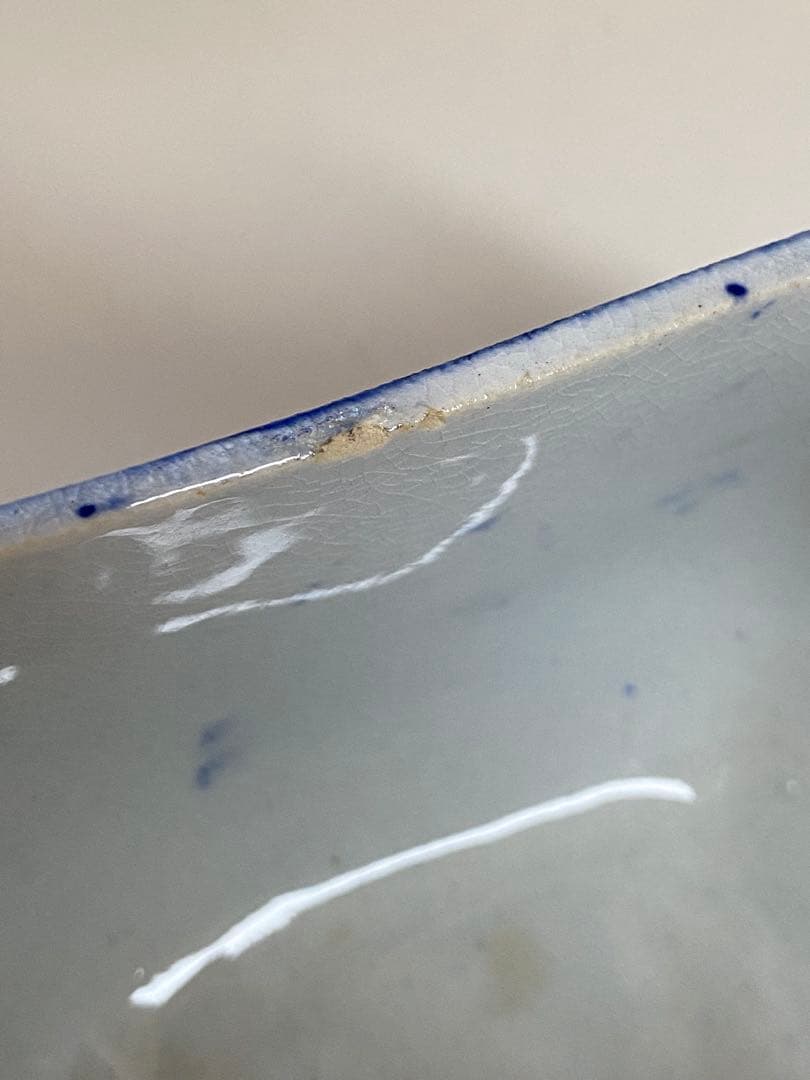 Choisy le Roi 蓋付きの器