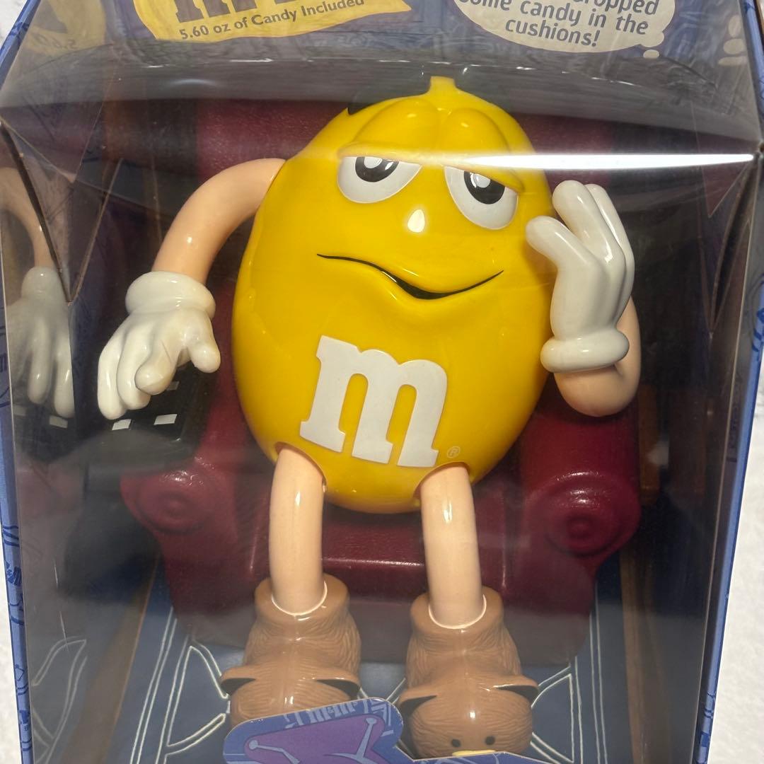 m&m's ディスプレイ　イエロー　LA-Z-BOYソファーエムアンドエムズ