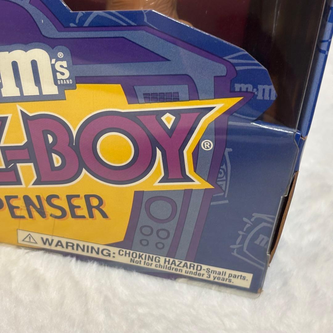 m&m's ディスプレイ　イエロー　LA-Z-BOYソファーエムアンドエムズ