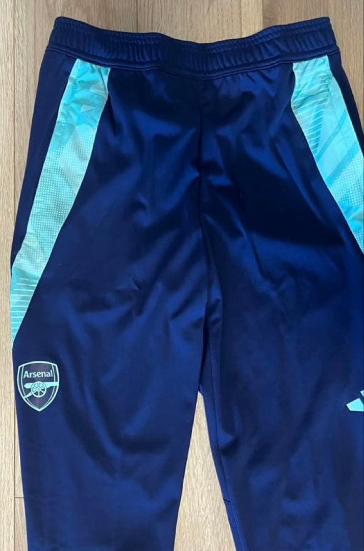 アディダス　アーセナル　トレーニングトップ、パンツ　セット　Mサイズ　新品