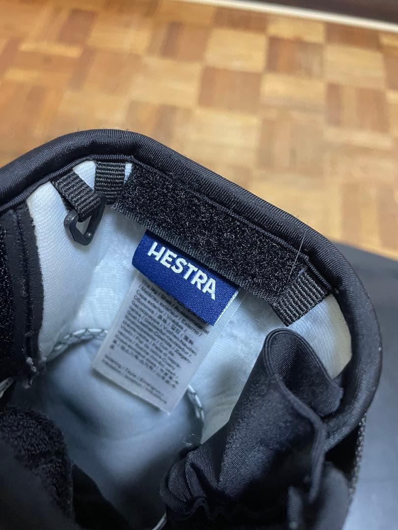 HESTRA TOPO スリーフィンガー グローブ ブラック レザーバーム付