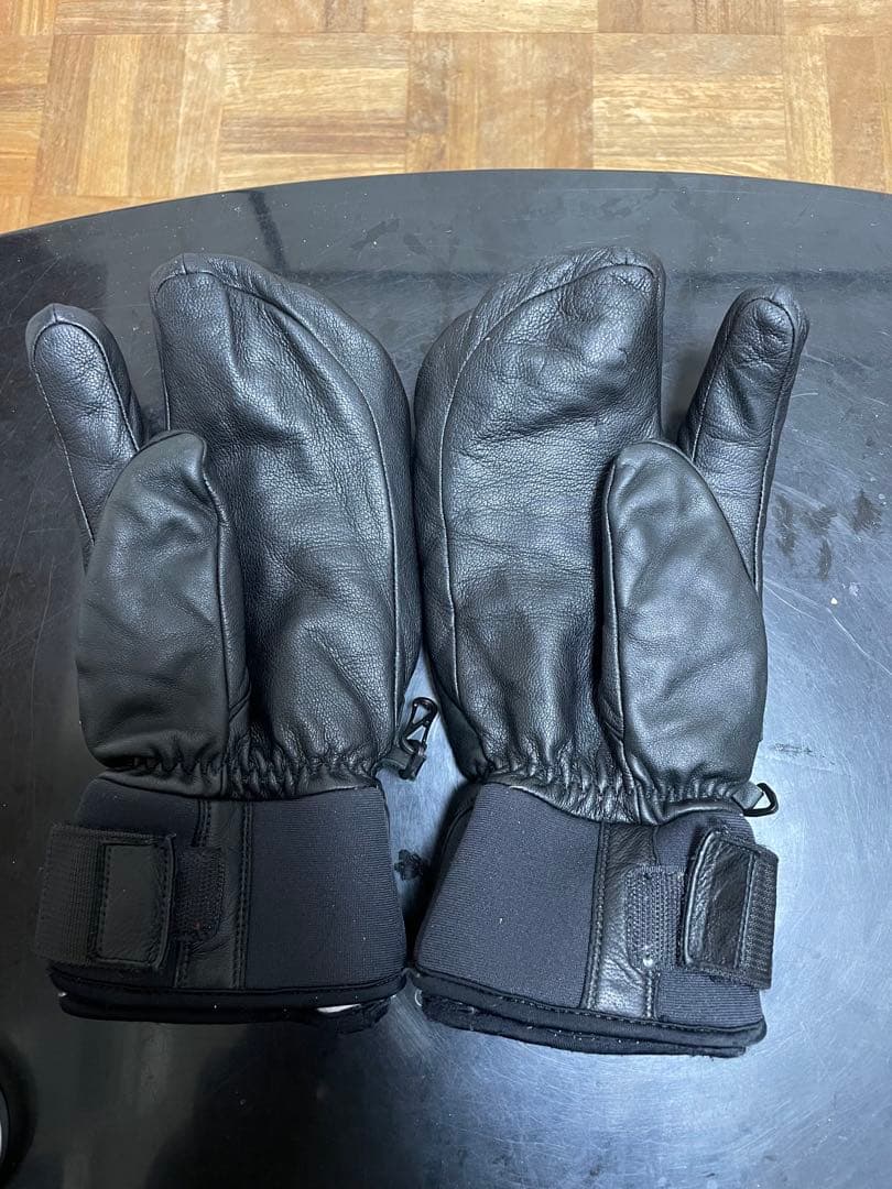 HESTRA TOPO スリーフィンガー グローブ ブラック レザーバーム付