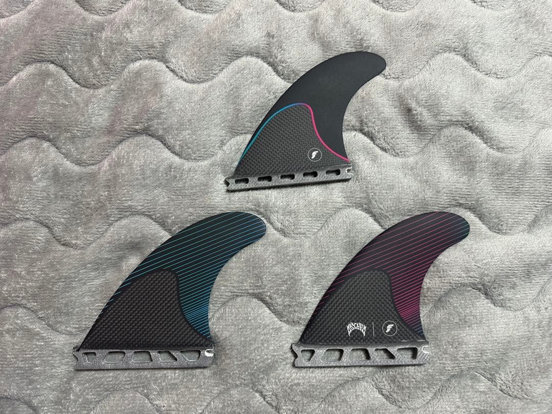 新品サーフィンFutures Fins サーフボードフィン 3枚セット メイヘム